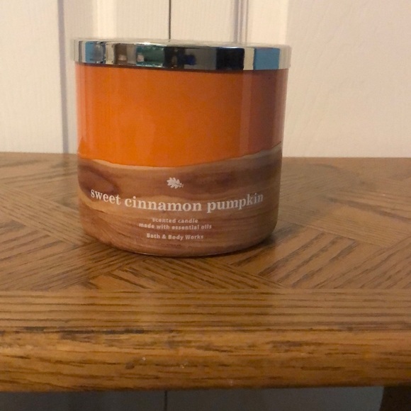 COPY - BBW Sweet Cinnamon Pumpkin 3 Wick Candle
